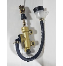 BOMBA DE FRENO TRASERO CON DEPOSITO UNIVERSAL